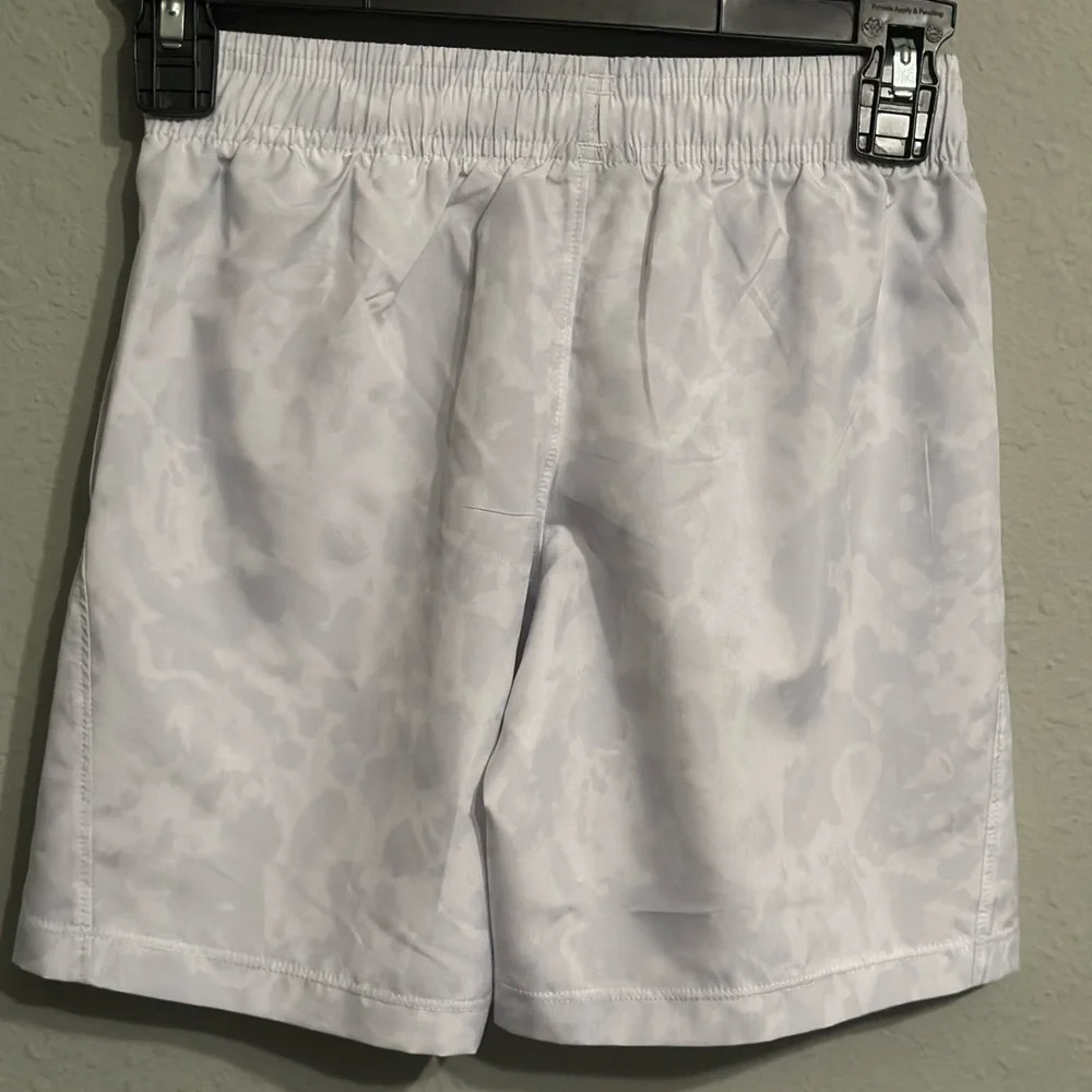 NWT Under Armour Big Boys' Woven Printed Shorts -Grey